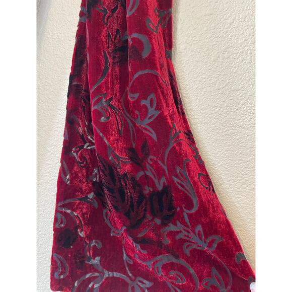 Silk Rayon Blend Deep Red Velvet Leaf Print 90s Renaissance Style Neck Scarf - Picture 3 of 8